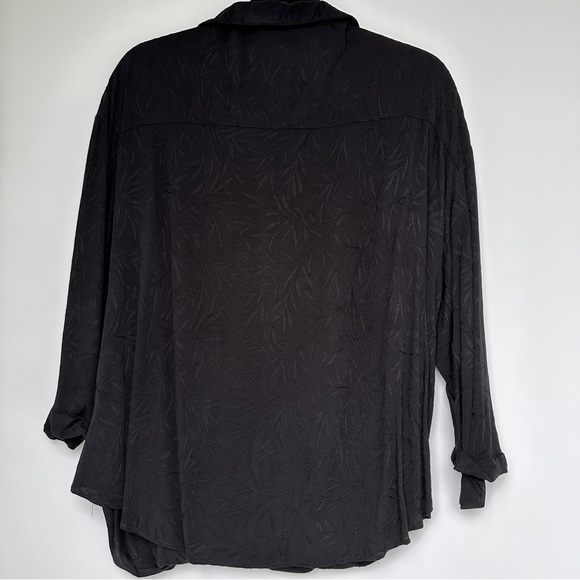 Forever 21 gorgeous wrap blouse palm print - Picture 6 of 7